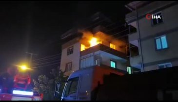Bursa'da geceyi alevler aydınlattı, yanan evini gözyaşlarıyla izledi