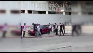Bursa'da yangın söndürme çalışmaları sırasında otomobili böyle uzaklaştırdılar