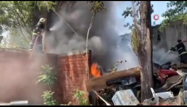 Bursa'da hurdalıktaki yangın paniğe sebep oldu