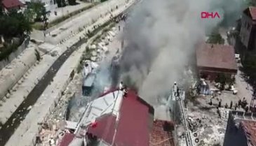 İstanbul'da hurdalıkta yangın paniği