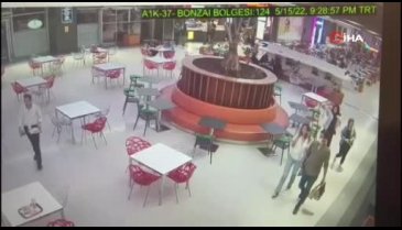 İstanbul'da AVM'de cep telefonunu çalan şüpheliler yakalandı
