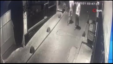 İstanbul'da kapkaç şoku kamerada