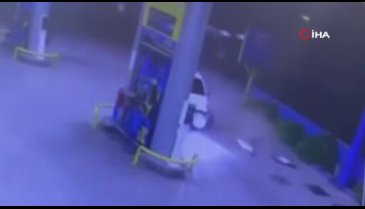 Bursa'da kaza yapmamak için benzinliğe daldı