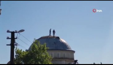 Bursa'da cami kubbesinde riskli tadilat
