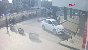 İstanbul'da bir doktor kalp krizi geçirdiğini anlayınca aracını acile sürdü