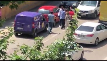 Bursa'da yol verme kavgasında yumruklar havada uçuştu