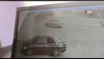 Bursa'da hırsızlar, vatandaşın kamerasına yakalandılar