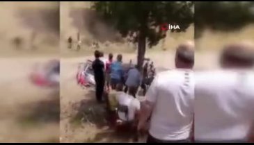 Bursa'da ralli yarışında sürücülerin arasına daldı, facia teğet geçti