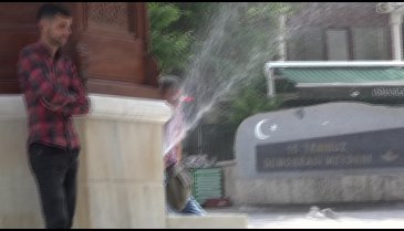 Bursa'da kuşlar banyo keyfi yaptı