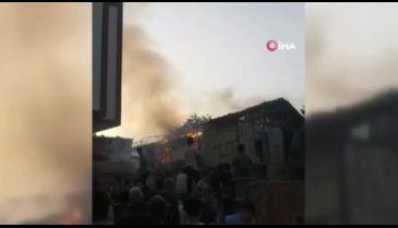 Bursa'da tarihi ev yangında küle döndü
