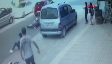 Bursa'da otomobille çarpışan motosikletli ağır yaralandı