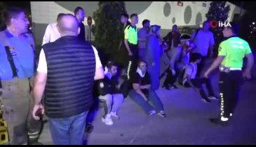 Bursa'da yolcu minibüsü yön levhasına çarptı: 1'i ağır 12 yaralı
