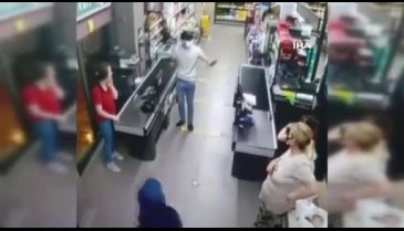 Zincir markette silahlı soygun kamerada