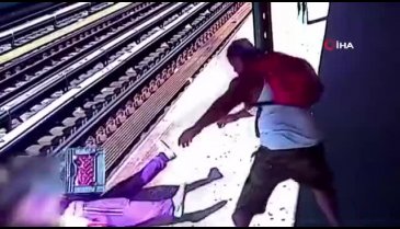 Metro istasyonunda dehşet anları! Önündeki kadını...