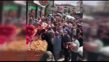 Ankara'da indirimli şeker izdihamı