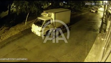 Bursa'da açılışa hazırlanan dernek binasını soydular