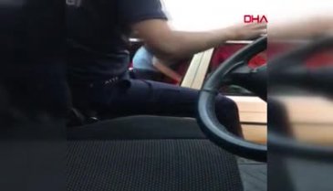 Selde otomobilde mahsur kalan ailenin kurtarıldığı anlar kamerada