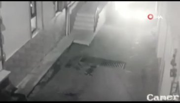 Bursa'da bir garip mazgal hırsızlığı...O anlar kamerada