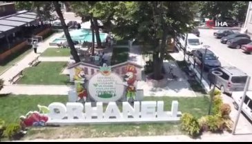Bursa'da karnesini götürene dondurma ve pamuk şekeri