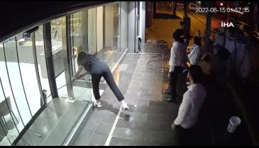 Kağıt toplayıcısı, 100 bin liralık altını kuyumcuya teslim etti