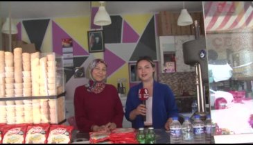 Trilye'nin meşhur dondurmacı ablası... Kendi topluyor, kendi yapıyor (ÖZEL HABER)