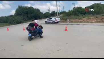 Bursa'da sınava geç kalan öğrenciyi jandarma yetiştirdi