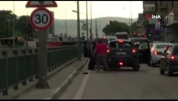 Bursa'da yol verme kavgasında ortalık karıştı