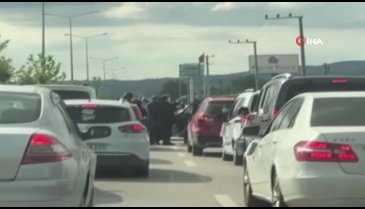 Bursa'da trafiği kapatan düğün konvoyuna isyan etti