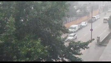 Bursa sağanak yağmura uyandı