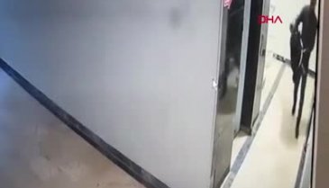 Konya'da apartmandaki bebek arabasının çalınma anı kamerada