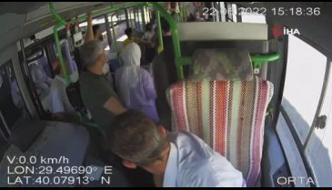 Bursa'da otobüs şoförü rahatsızlanan yolcuyu hastaneye yetiştirdi