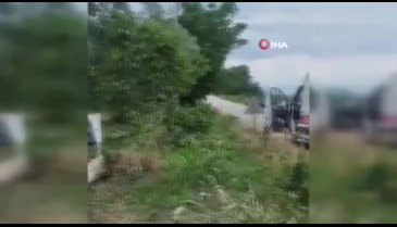 Bursa'da minibüs tarlaya uçtu: 3 kişi yaralandı