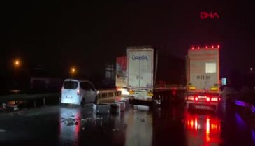 3 TIR ve 1 otomobilinin karıştığı korkunç kaza: 1 ölü