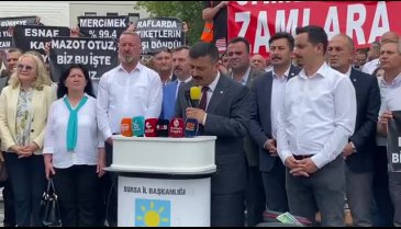 İYİ Parti Bursa İl Başkanlığı zamları protesto etmek için toplandı - 2