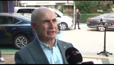 Usta sanatçının vefat ettiği hastaneyi ziyaret eden Mehmet Ali Erbil, gözyaşlarını tutamadı