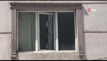 İki arkadaş yatakta çıplak ve sarılmış halde ölü bulundu