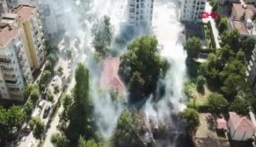 Bursa'da otluk alanda başlayan yangın 2 ahır ve 1 barakayı küle çevirdi