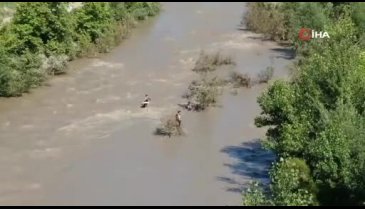 Karabük'te çaya girip akıntıya kapılan 2 çocuk kurtarıldı