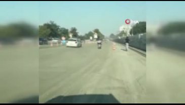 Bir scootera 3 kişi bindiler canlarını hiçe saydılar