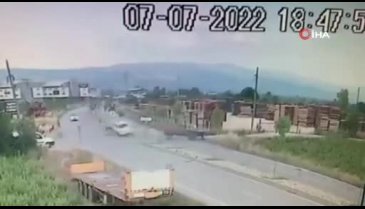 Bursa'da yoldan çıkan otomobil havalanıp takla attı