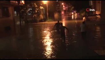 İstanbul Esenyurt'ta dere taştı, ev ve iş yerlerini su bastı