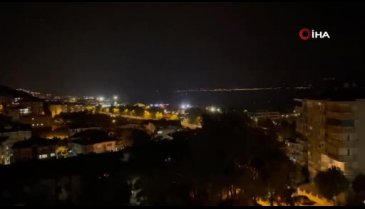 Bursa'da şimşekler geceyi gündüze çevirdi