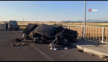 Kaza yapan otomobilin motoru fırladı: 2 yaralı