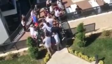 Bursa Mudanya'da 15 yabancı uyruklu kişi site sakinlerini darp etti ( ÖZEL HABER)