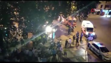 Denizli'de kaza: Kavşakta çarpışan otomobiller parka devrildi