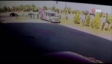 Hasta taşıyan araca otomobilin çarpma anı kamerada