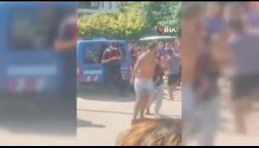 Halk plajında tekme tokat kavga kamerada