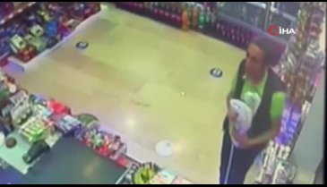 Görme engelli adama tekme tokat saldırı