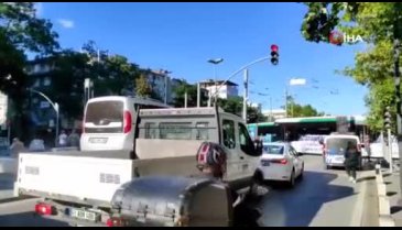 Çaldığı araçla ters istikamete dalan şahıs yayaya çarptı