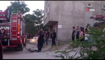 Kocaeli'de bir binanın kömürlüğünde yangın çıktı